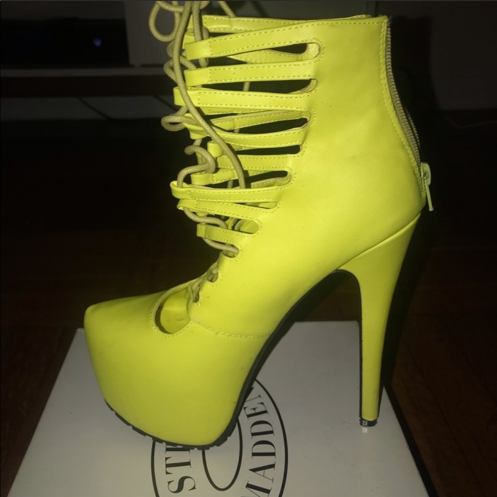 Steve Madden Neon Green Platform Pumps